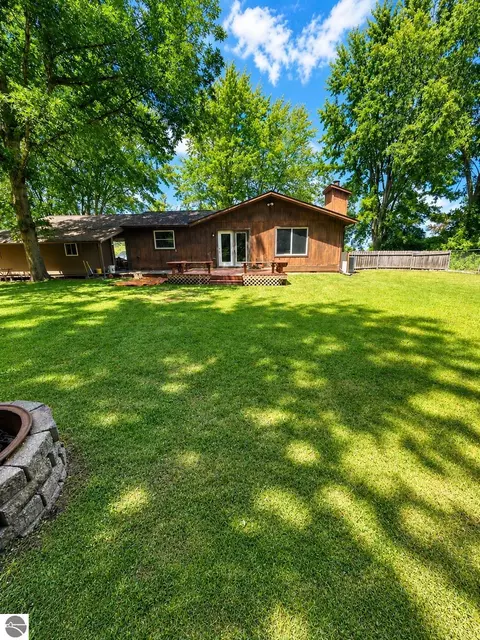 Exterior - 5850 E Baseline Rd, Mount Pleasant, MI 48858 photo 2 of 6