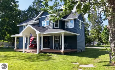302 W Dresden St, Kalkaska, MI 49646