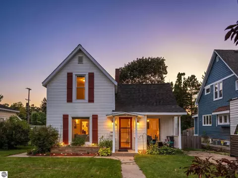 717 E Garfield St, Cadillac, MI 49601