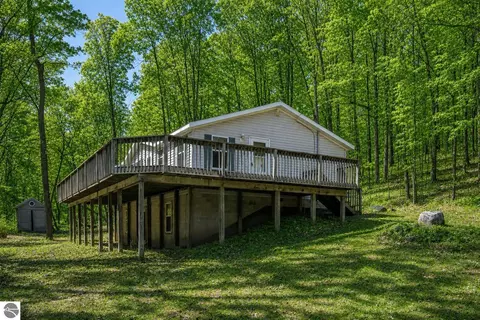 11153 Center Rd, Traverse City, MI 49686