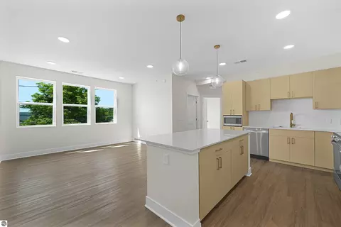1109 S Carver St # 4, Traverse City, MI 49686