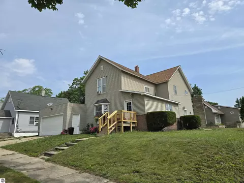 615 Maple St, Cadillac, MI 49601
