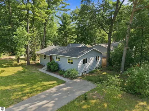 339 Huron St, Traverse City, MI 49686