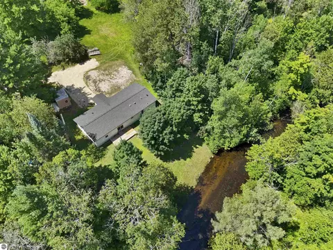 5244 NW Westhaven Dr, Rapid City, MI 49676