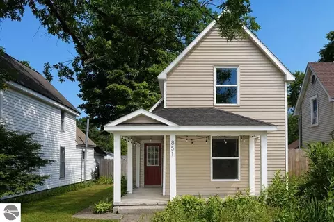 851 Eighth St, Traverse City, MI 49686