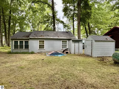 Exterior - 1949 Wolf Lake Dr, Baldwin, MI 49304 photo 2 of 4