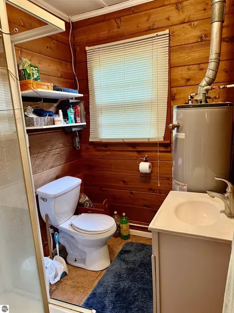 Bath - 1949 Wolf Lake Dr, Baldwin, MI 49304 photo 1 of 1