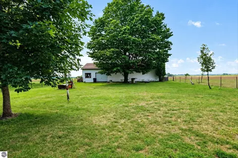 Exterior - 1629 N Warner Rd, Sumner, MI 48889 photo 21 of 21