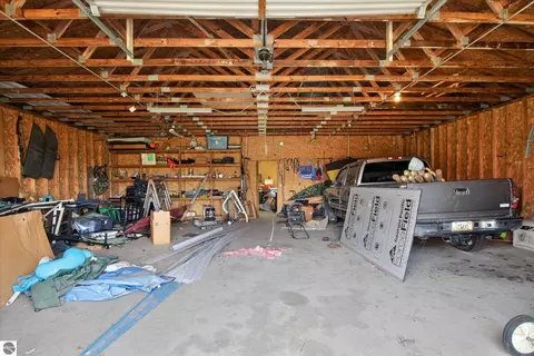 Exterior - 1629 N Warner Rd, Sumner, MI 48889 photo 7 of 21