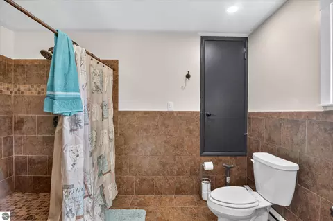 Bath - 1629 N Warner Rd, Sumner, MI 48889 photo 2 of 3