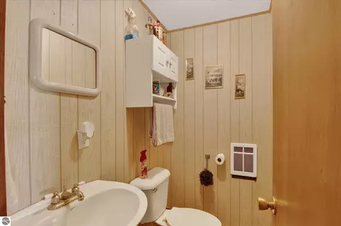 Bath - 1629 N Warner Rd, Sumner, MI 48889 photo 3 of 3