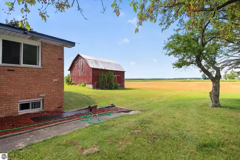 Exterior - 1629 N Warner Rd, Sumner, MI 48889 photo 19 of 21