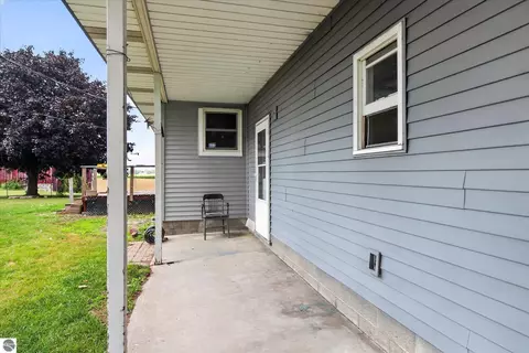 Exterior - 1629 N Warner Rd, Sumner, MI 48889 photo 8 of 21