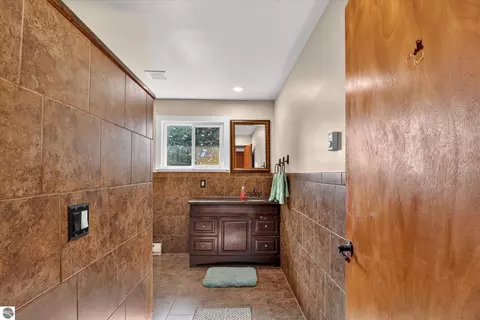Bath - 1629 N Warner Rd, Sumner, MI 48889 photo 1 of 3