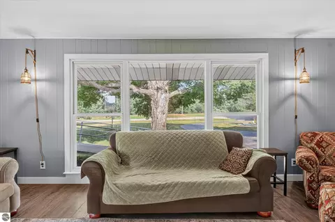 Living - 1629 N Warner Rd, Sumner, MI 48889 photo 2 of 3