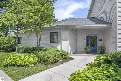 505 Riverine Dr, Traverse City, MI 49684