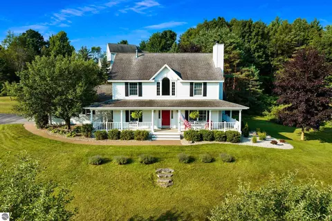 909 Black Hill Ln, Traverse City, MI 49696