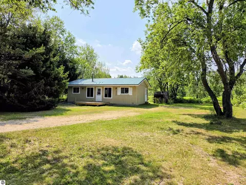 10500 Montrose Dr, Mancelona, MI 49659