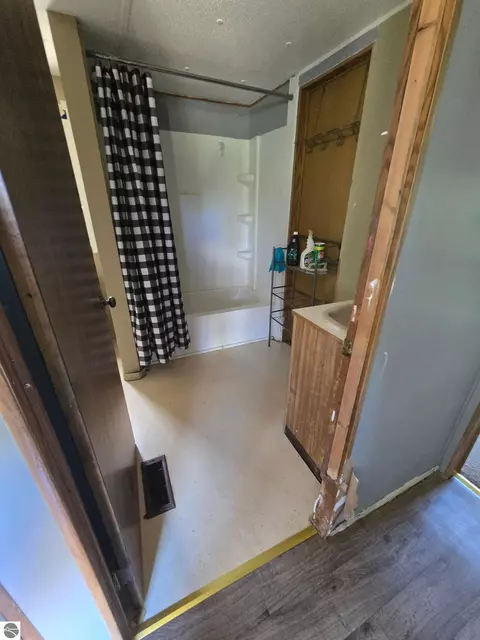 Bath - 628 Badgley Rd, Vanderbilt, MI 49795 photo 1 of 1