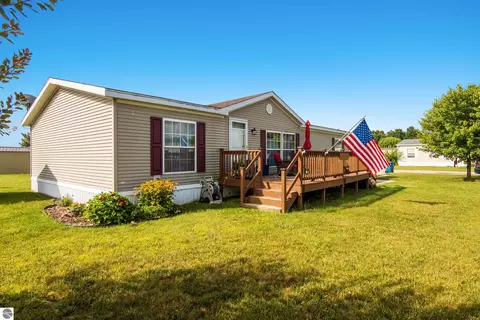 808 Yarrow Trl, Traverse City, MI 49685