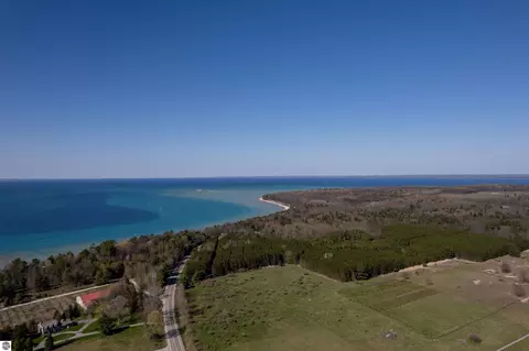 1982919855 Eagle Rise Rd, Traverse City, MI 49686