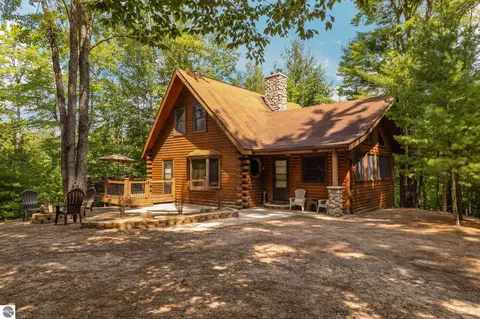 9556 SW Long Lake Dr, Fife Lake, MI 49633
