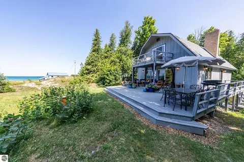 28095 Driftwood Ct, Beaver Island, MI 49782