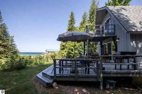 28095 Driftwood Ct, Beaver Island, MI 49782