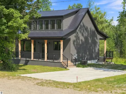 1713 Vanderlip Rd, Traverse City, MI 49686