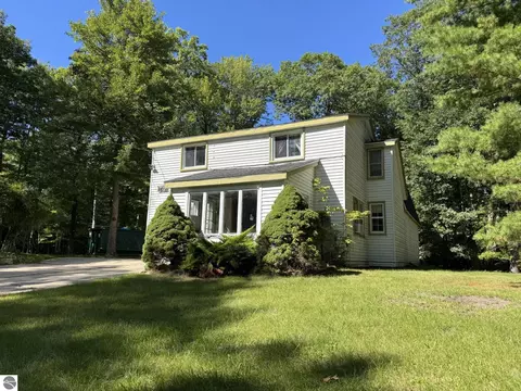 2443 Valley Ave, East Tawas, MI 48730