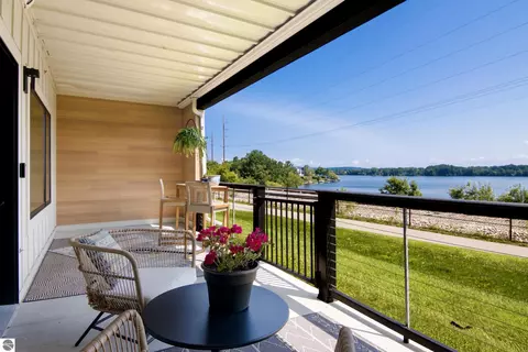 225 E Seventeenth St, Traverse City, MI 49684