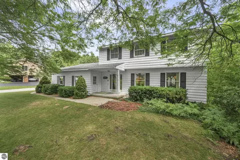 504 Highland Park Dr, Traverse City, MI 49686