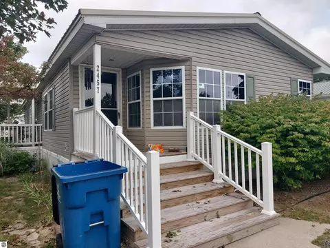 2457 Friendship Dr, Traverse City, MI 49686