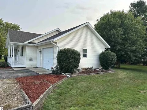 Exterior - 436 N Chippewa, Shepherd, MI 48883 photo 6 of 9