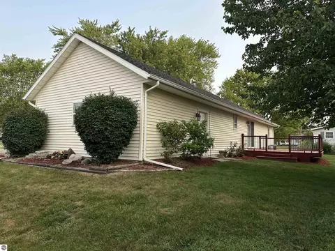 Exterior - 436 N Chippewa, Shepherd, MI 48883 photo 7 of 9