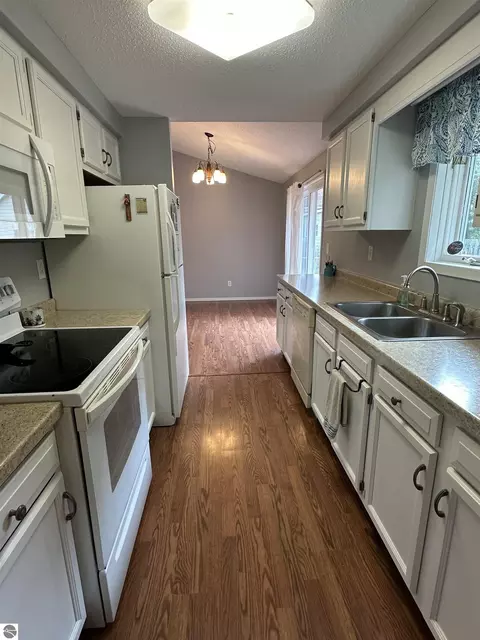 Kitchen - 436 N Chippewa, Shepherd, MI 48883 photo 1 of 3