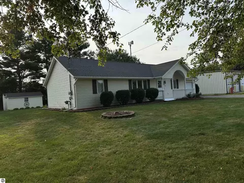 Exterior - 436 N Chippewa, Shepherd, MI 48883 photo 2 of 9