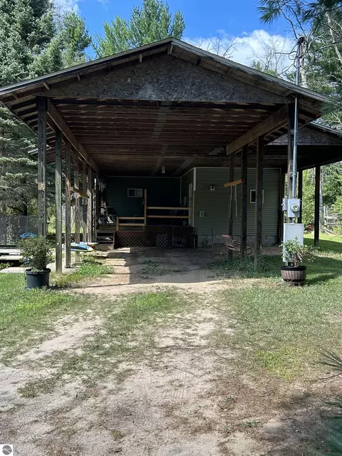 2139 Silver Creek Dr, Prescott, MI 48756