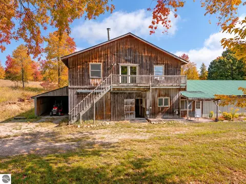 9651 N Reynolds Rd, Traverse City, MI 49684