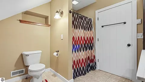Bath - 385 S Ely Hwy, Ithaca, MI 48847 photo 3 of 3