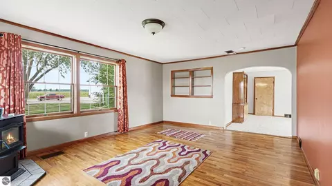 Living - 385 S Ely Hwy, Ithaca, MI 48847 photo 1 of 2