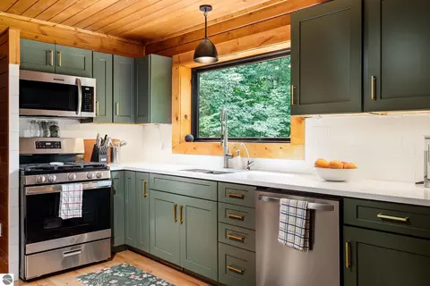 Kitchen - 2470 E Cherry Ln, Cedar, MI 49621 photo 4 of 9