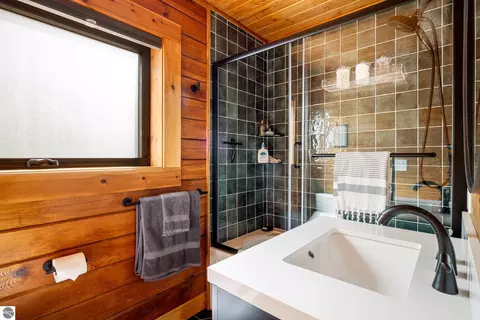 Bath - 2470 E Cherry Ln, Cedar, MI 49621 photo 1 of 3