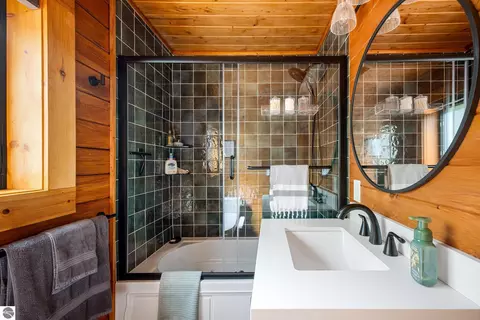 Bath - 2470 E Cherry Ln, Cedar, MI 49621 photo 2 of 3