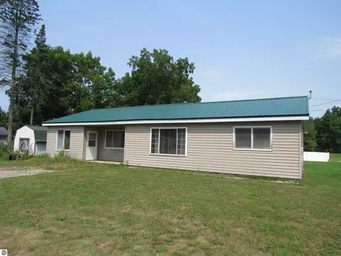 902 Fourth St, Tawas City, MI 48763