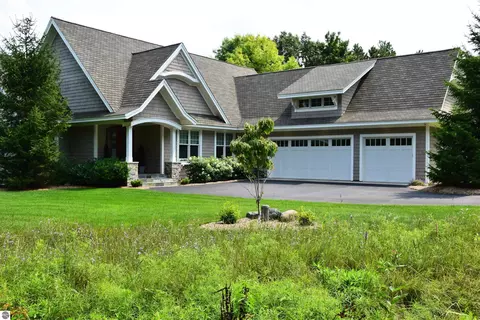 5554 S Spyglass Ridge Dr, Suttons Bay, MI 49682