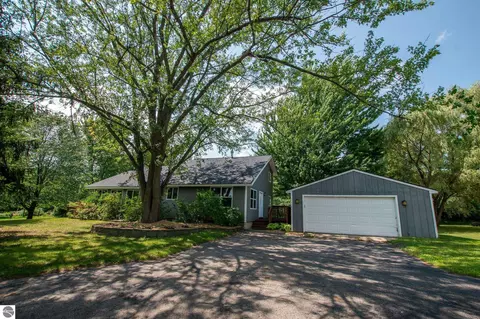5994 Marilyn Ct, Traverse City, MI 49685