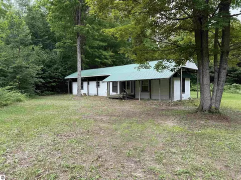 5175 Mancelona Rd, Mancelona, MI 49659