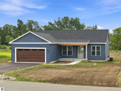 1139 Magnolia Dr, Traverse City, MI 49696