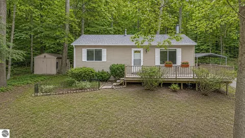 1392 Valley Dr, Traverse City, MI 49685